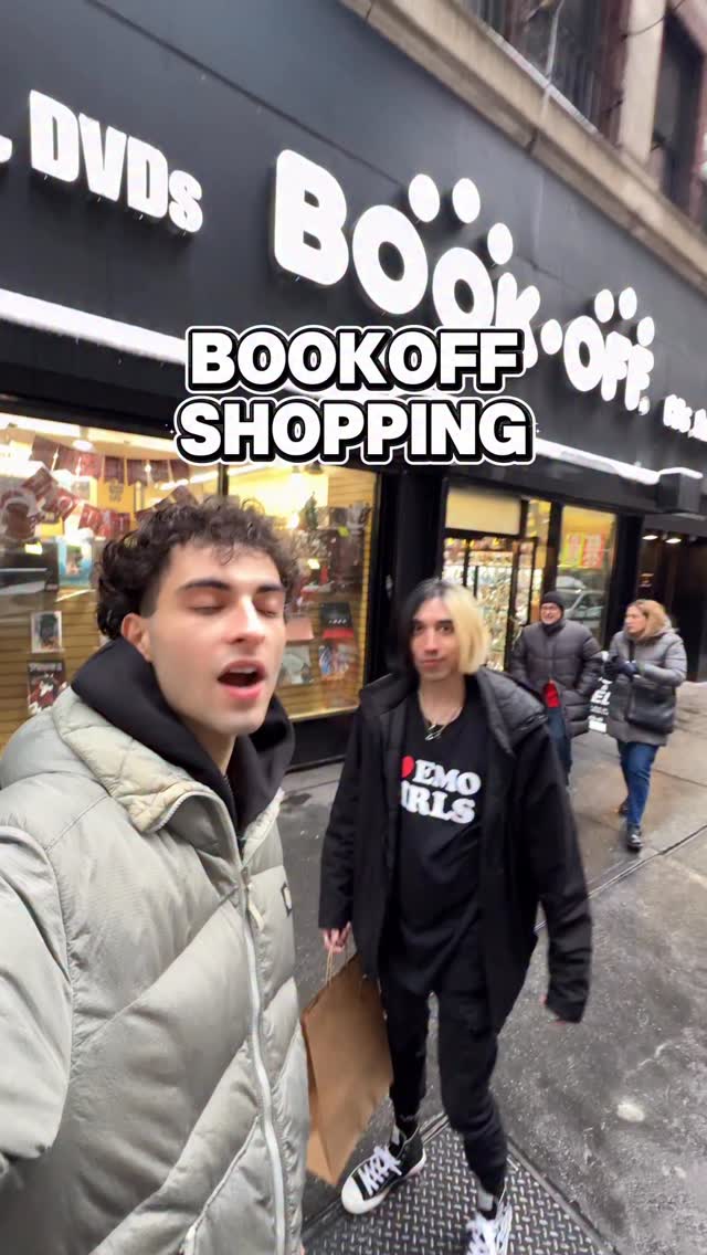 Shopping @bookoffusainc in nyc with @tacoflacko_ #bookoff #nyc # ...