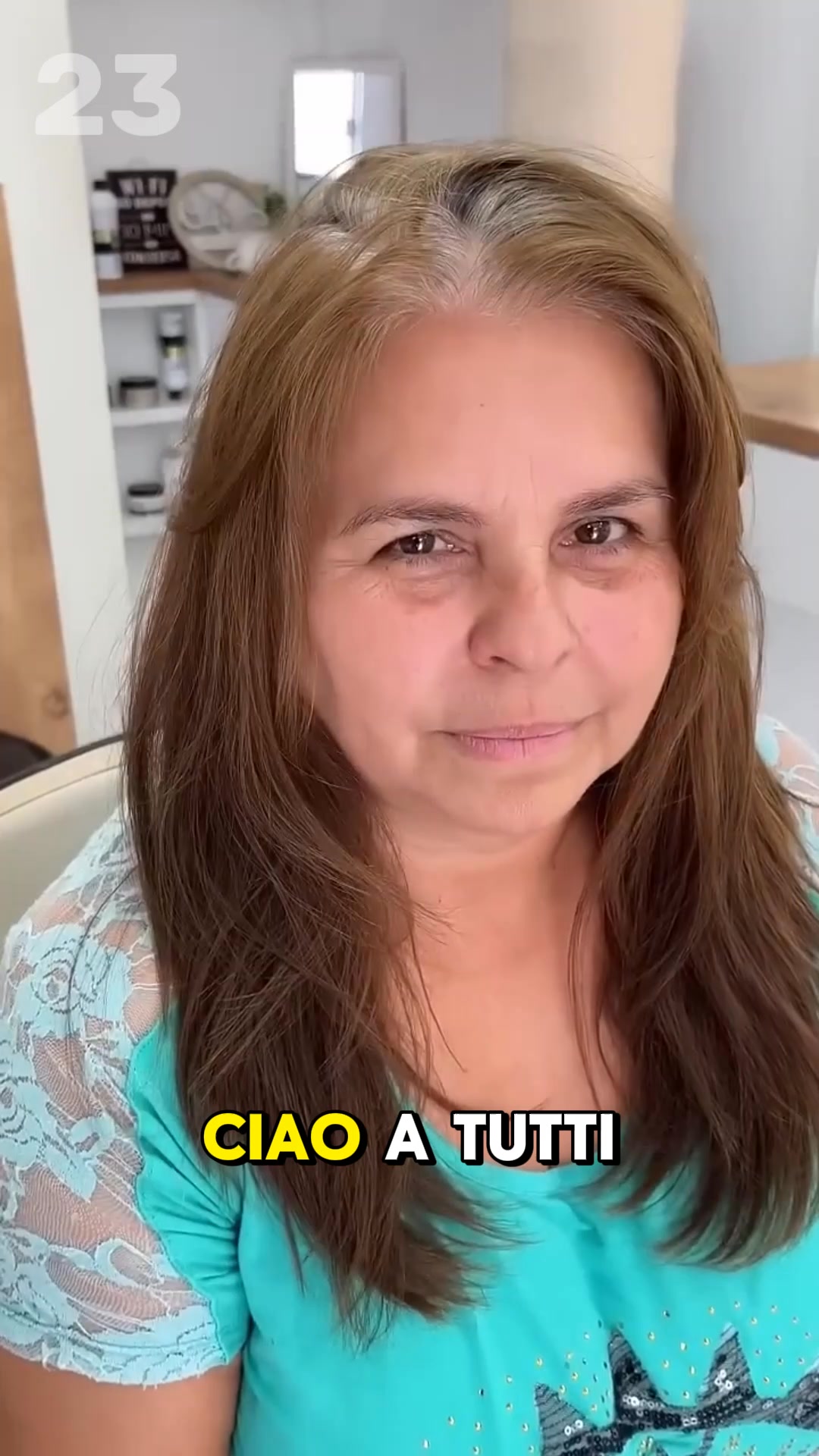 Questa donna entra in un salone per un semplice cambiamento — ma ne ...
