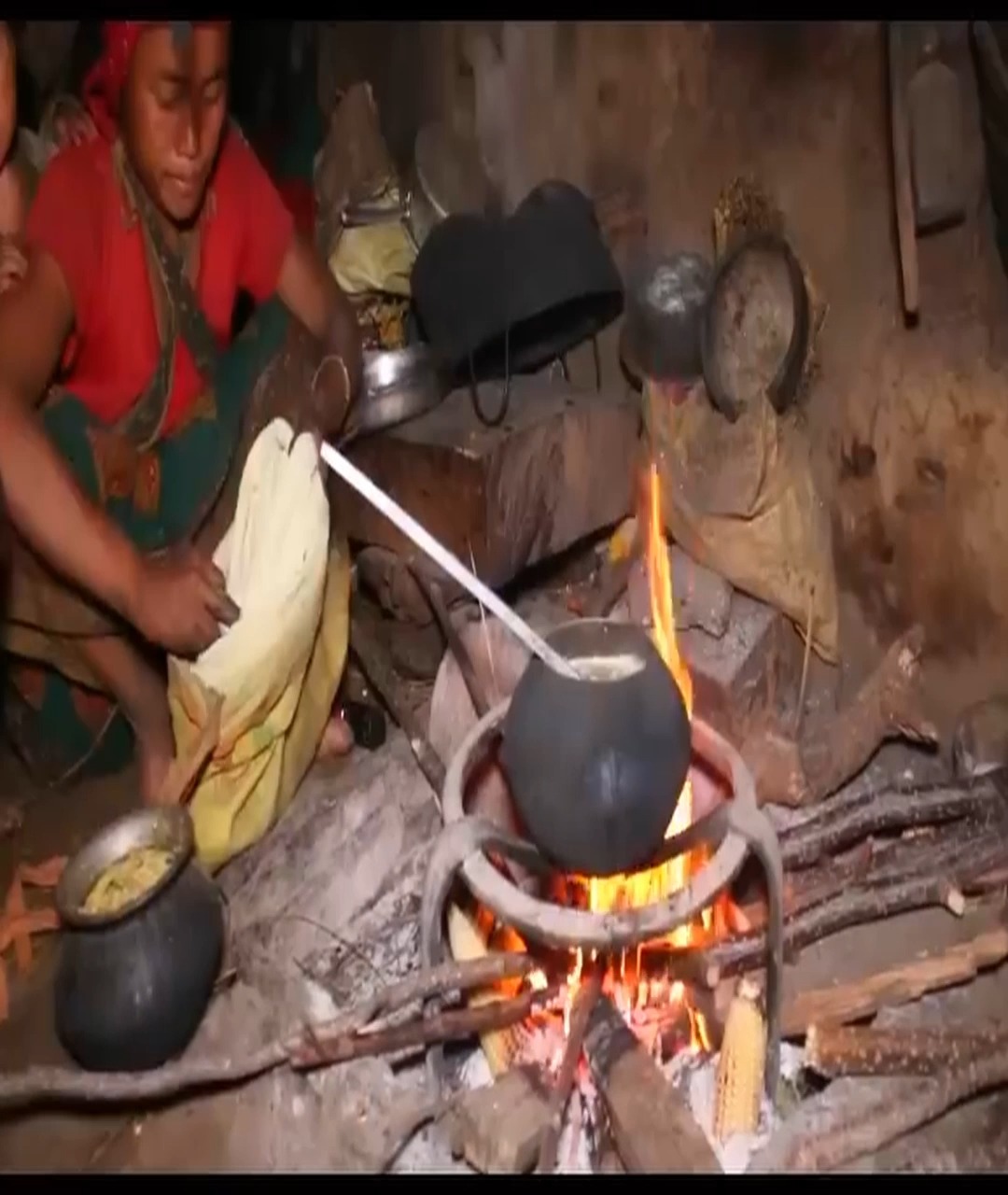 Cooking and eating food by using primitive technology Daily life and ...