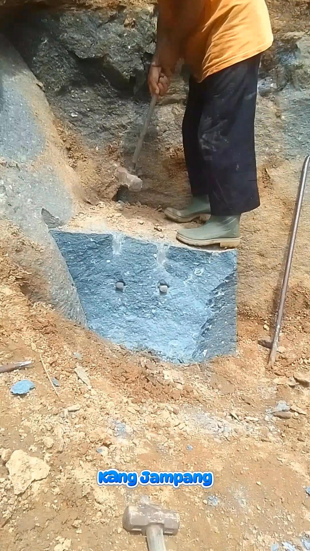 NATURAL STONE Technique for Splitting Large Stones Using Two Chisels # ...