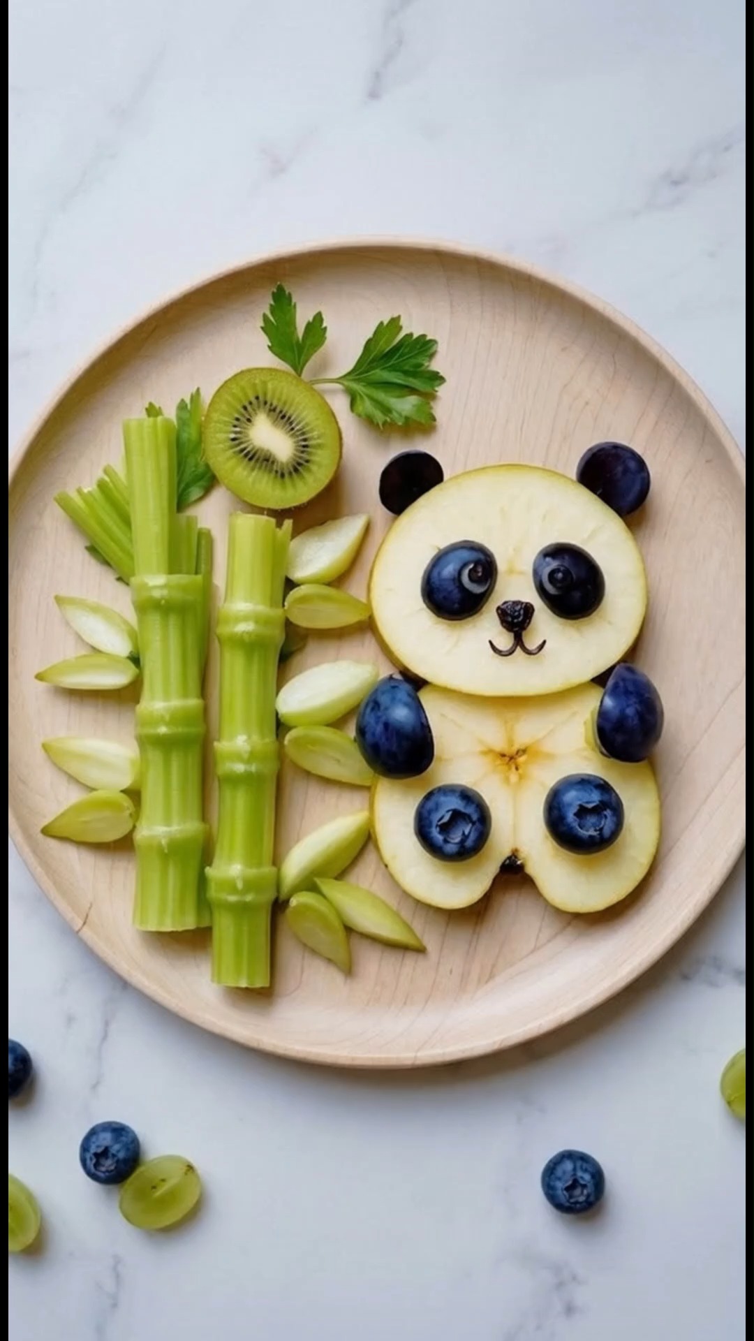 PANDA FRUIT SNACK PLATE 🐼 A sweet little fruit panda sitting