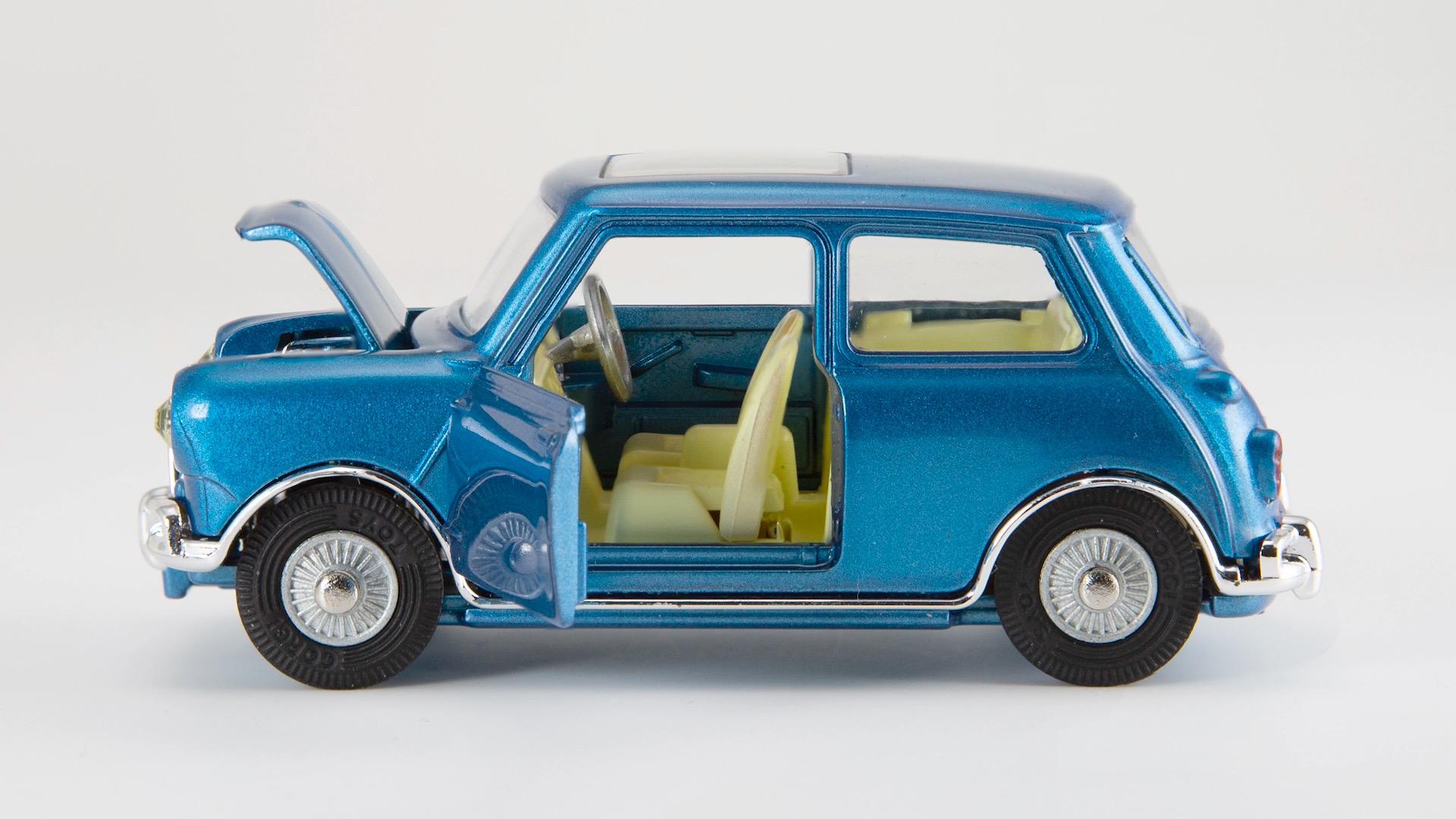 Corgi 334 Mini Cooper Magnifique In Original Box - Priced to go