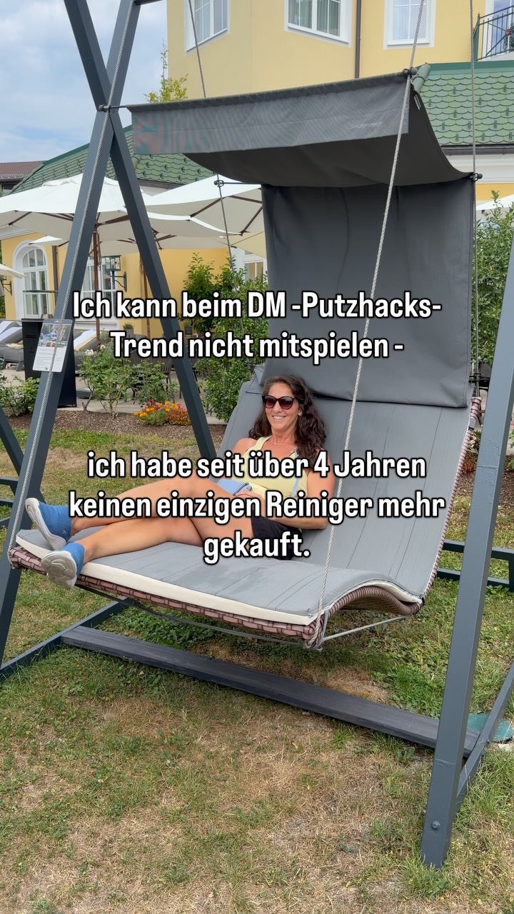 Ich steh machmal vor diesem endlosen DM-Putzregal und überall springen mich neue Hacks an: Spezialreiniger für Fugen, Tabs fürs WC, Sprays für Glas, Küche, Bad, Duft, Kalk, Edelstahl, Sofa. Zu jedem