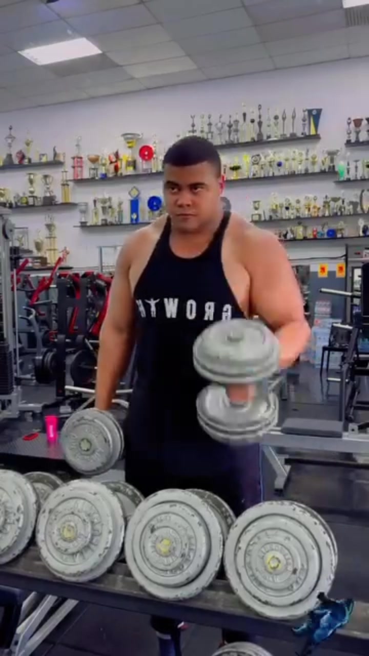 Só aquecimento para o super bitelo 💪 #academia #treino #força #foco # ...