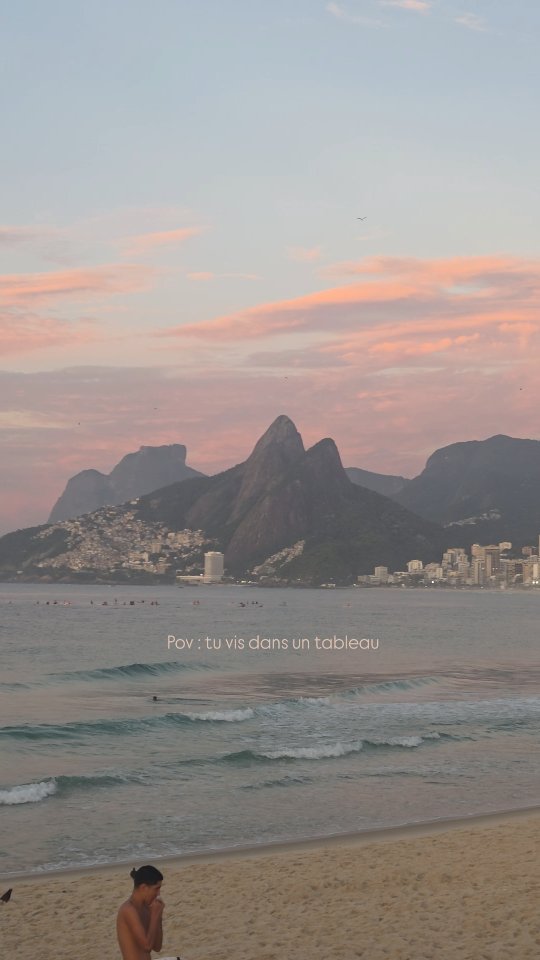 Au Brésil, surtout sur les plages, applaudir au coucher du soleil est ...
