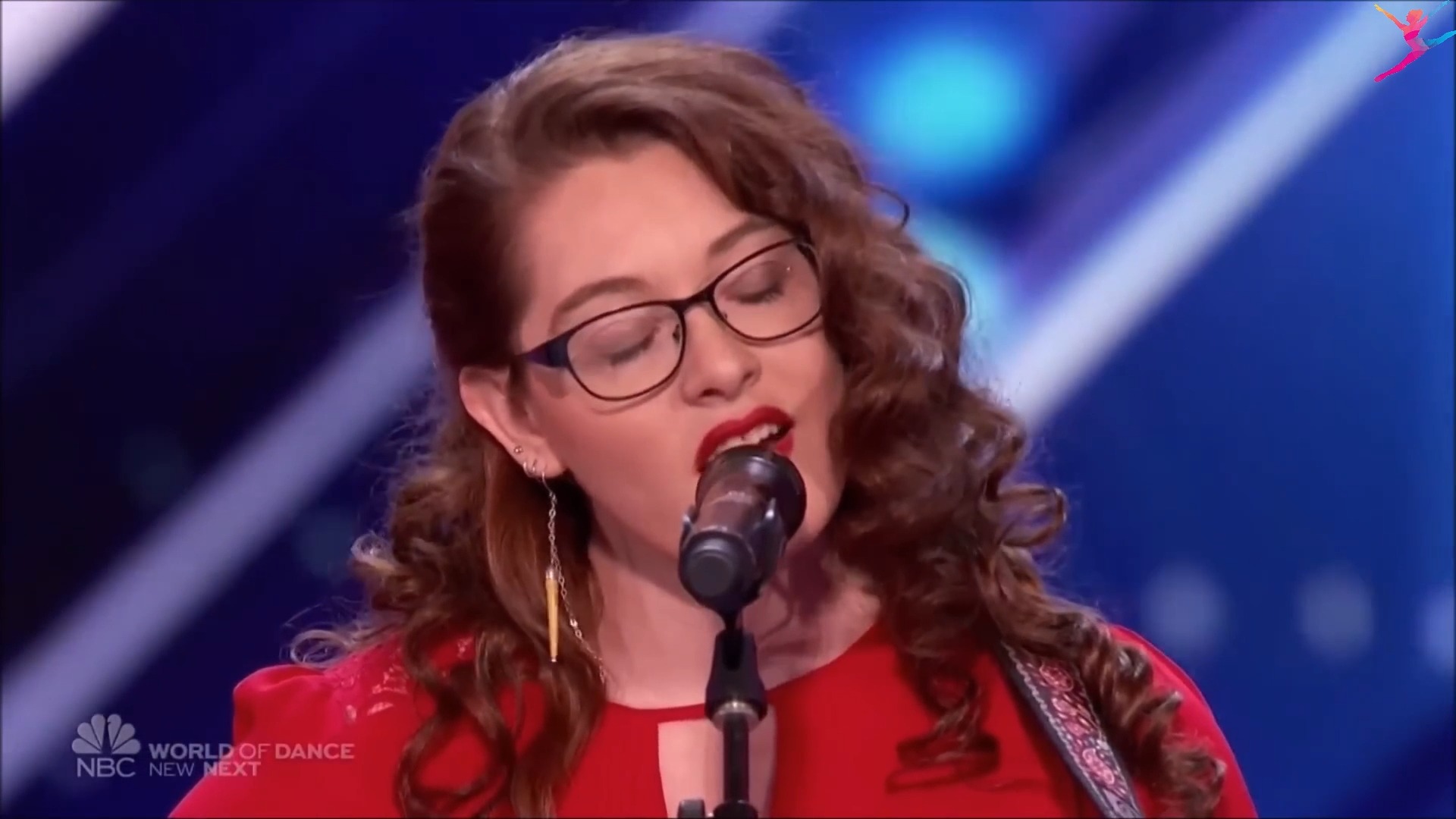 Mandy Harvey - Deaf Singer Gets Simon's GOLDEN BUZZER on America's Got ...