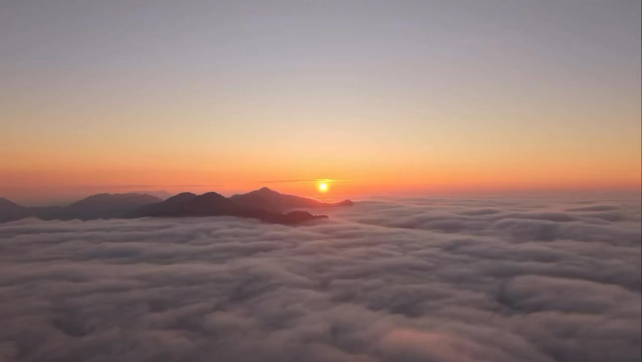 2026元旦二延平雲海🔥☁️☁️ 清晨雲層太厚，太陽沒有露臉 但是傍晚的夕陽雲海彌補了我們🧡🧡🧡 氣溫又下降了，好冷啊～～～🥶 大家要注意保暖 ...