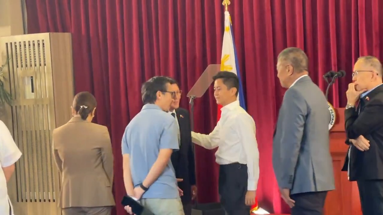 LOOK: President Ferdinand Marcos Jr. was seen talking to Cabinet ...