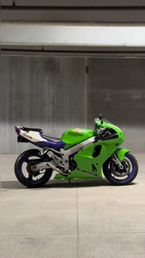 Kawasaki ZX750R classic supersport bike