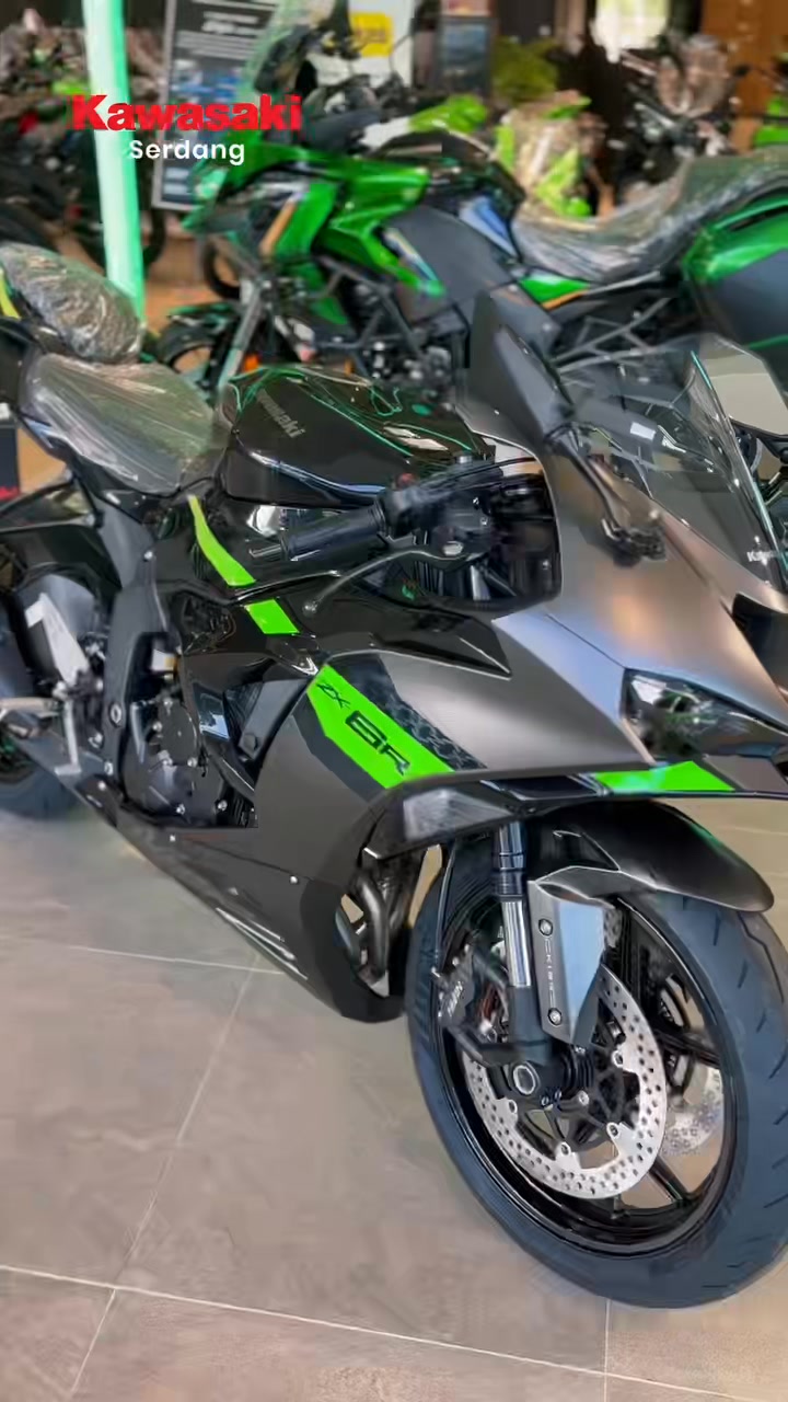 Kawasaki Ninja ZX-6R — Aggressive supersport styling with race