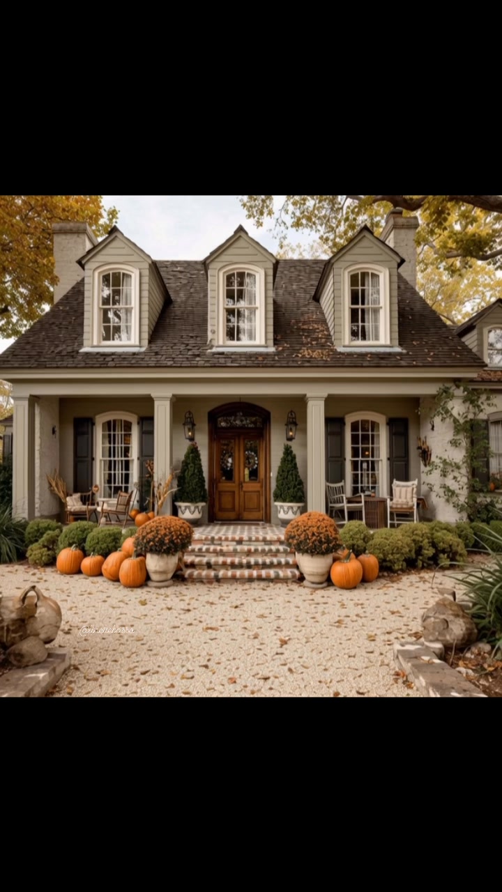 Proof that pumpkins + porch steps = instant fall magic 🧡🍂 Who else is ...