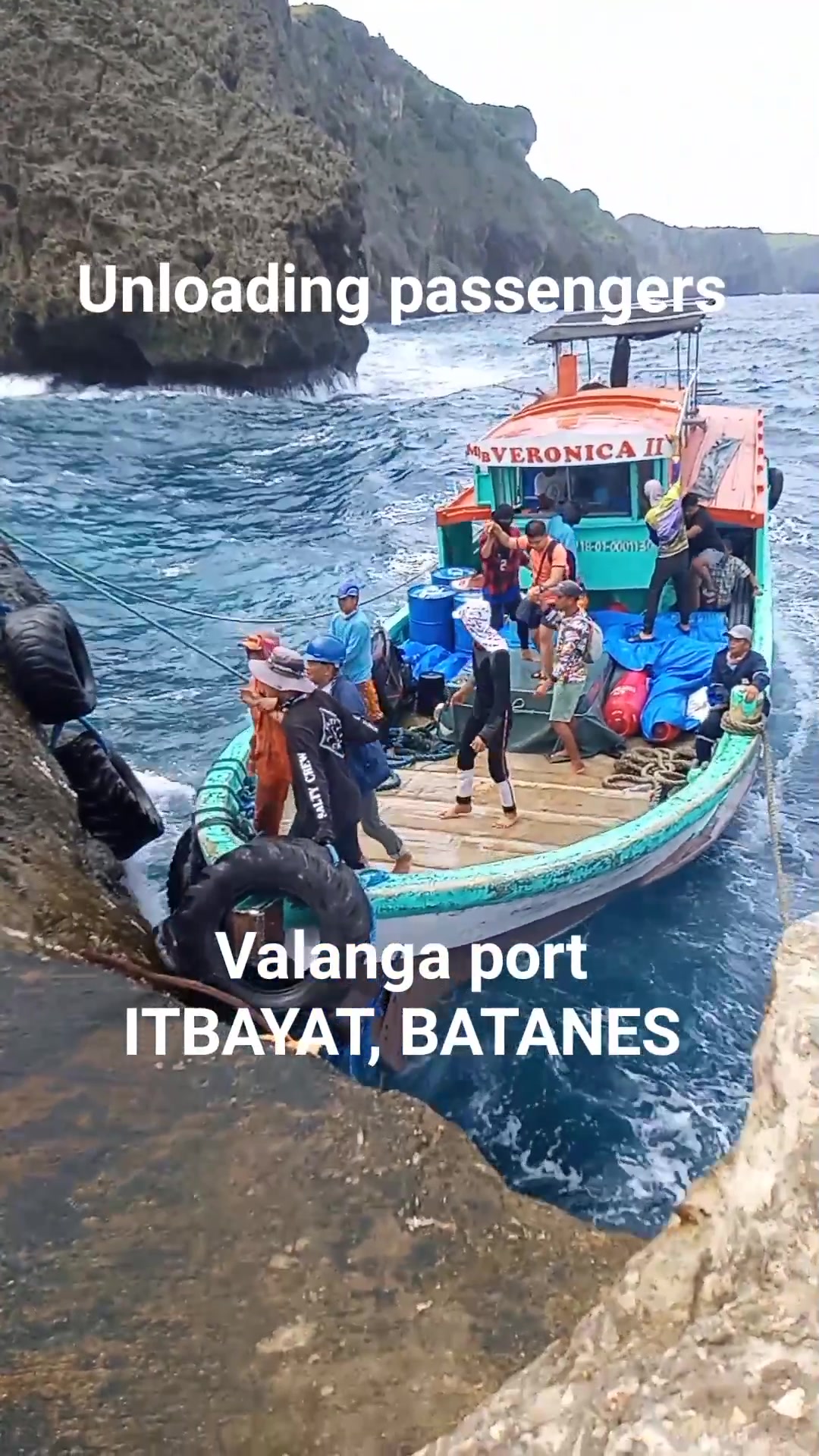 Unloading passengers, Valanga port ITBAYAT BATANES | Valanga Dockside ...