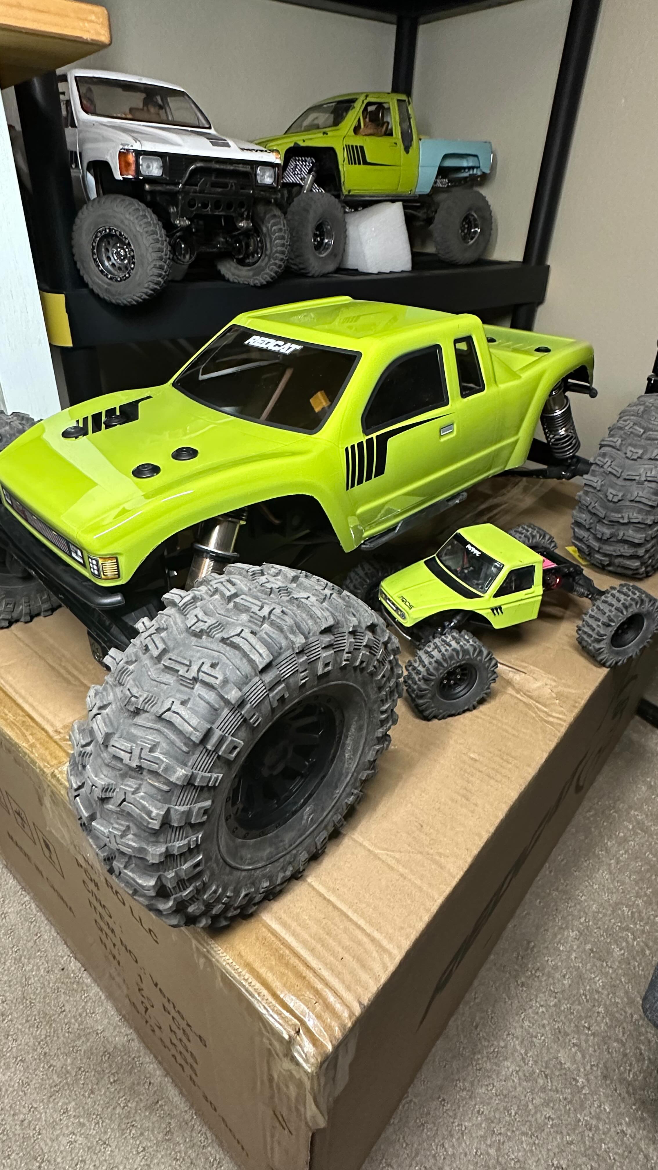 @redcatracing 1/6 Vertex and 1/18 Apex with new paint just in time for ...