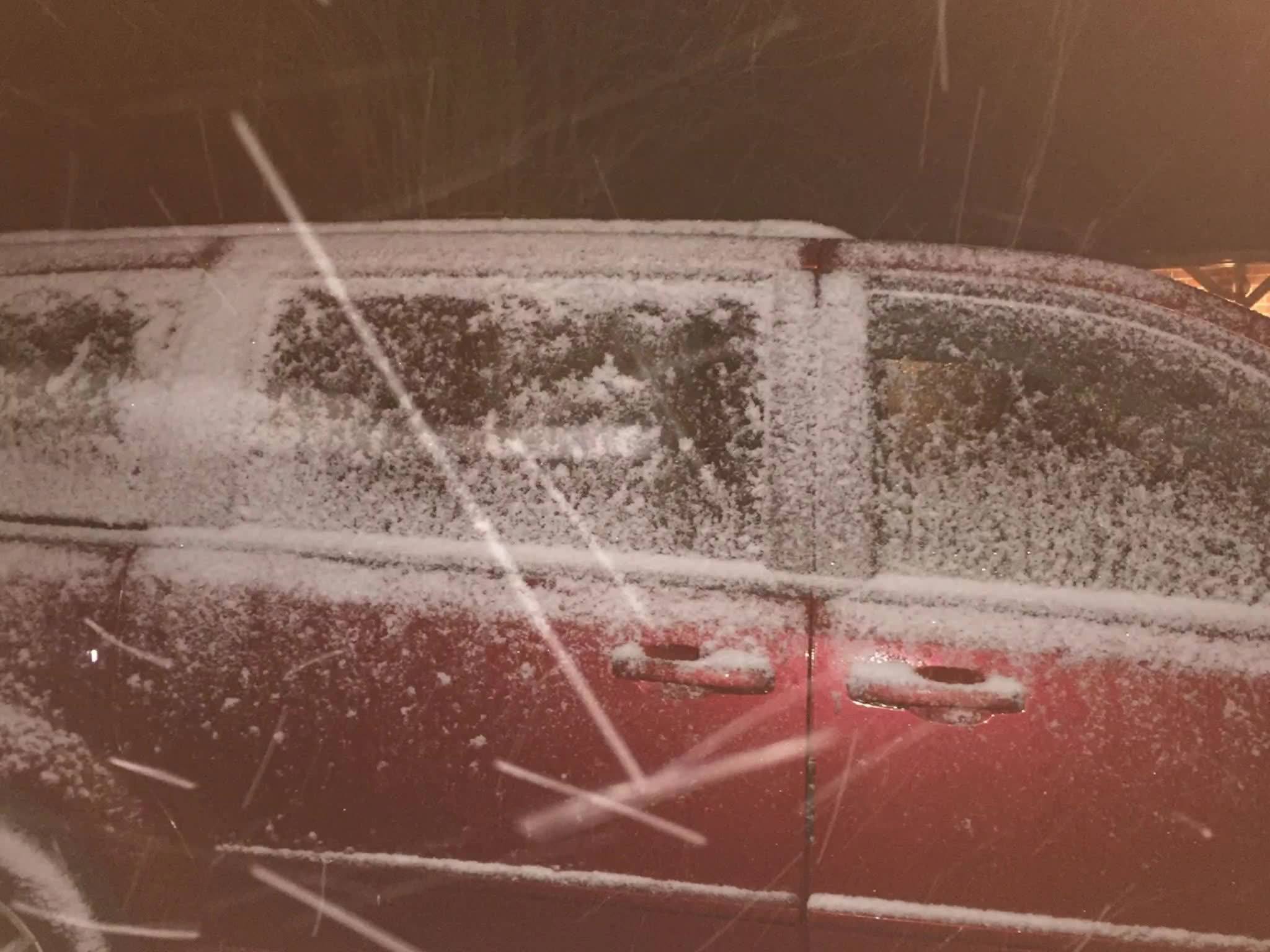 Y'ALL!!! IT SNOWED IN HOUSTON, TEXAS!!!..........AND IT STUCK!!! This