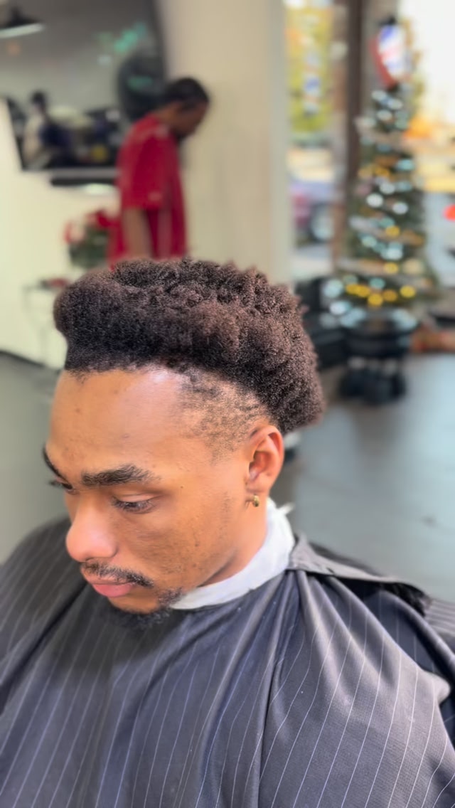 📲 LOCK IN YOUR FRESH CUT TODAY! Don’t wait to level up your look ...