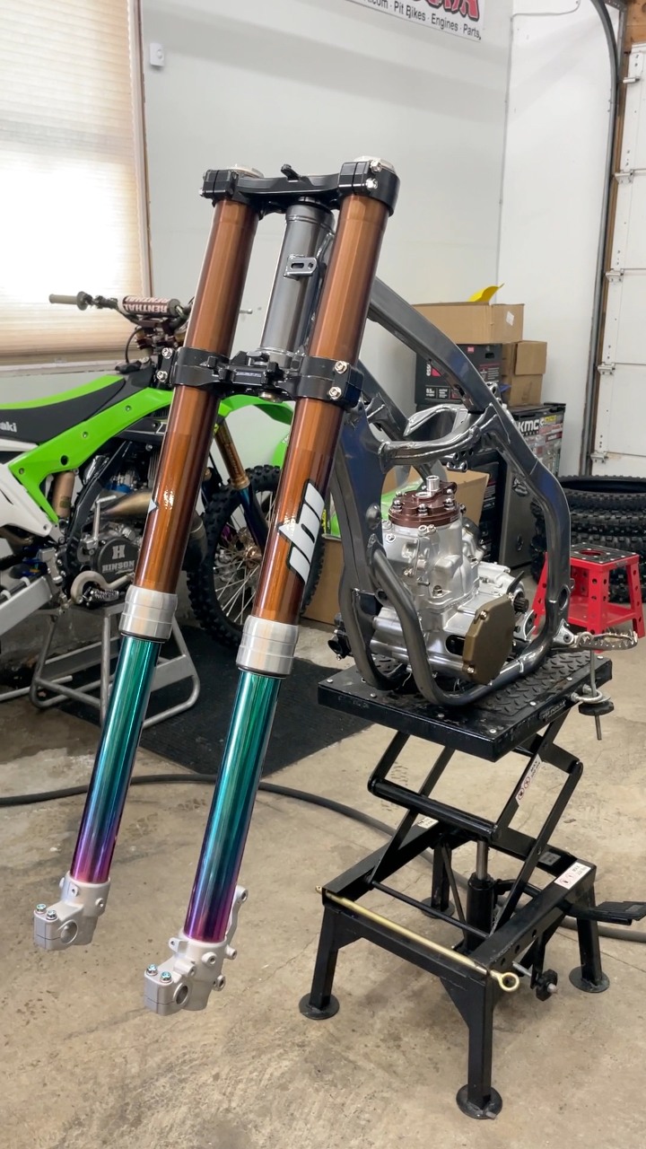 Epic KX250 Two Stroke Build🔥 Kawasaki KX250 build is coming together ...
