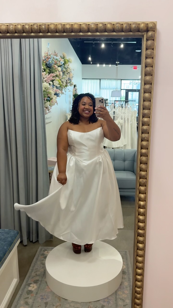 engagement dress boutique Look at it 👀It’s PERFECT🤩 , A perfect tea length ideal for elopements, courthouse weddings, micro weddings, photos and rehearsal dinners, This gorgeous dress is made of a light weight Size:US20 Jasella Embellished Corset Gown COCKTAIL/PARTY Engagement party