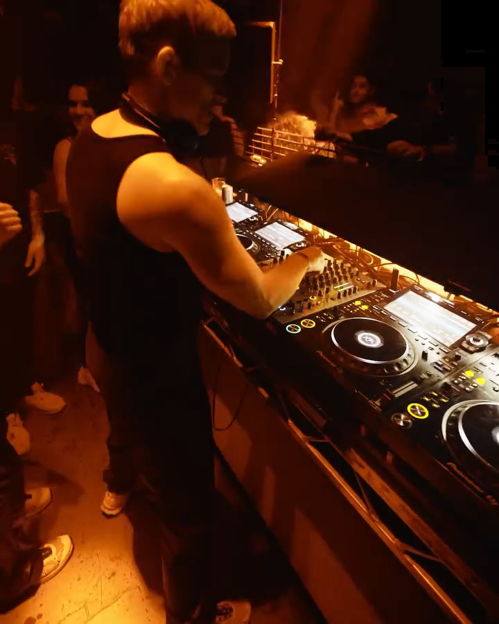 German techno icon Ben Klock at Fabric London 👊 🎥 @paulina_fraczek ...