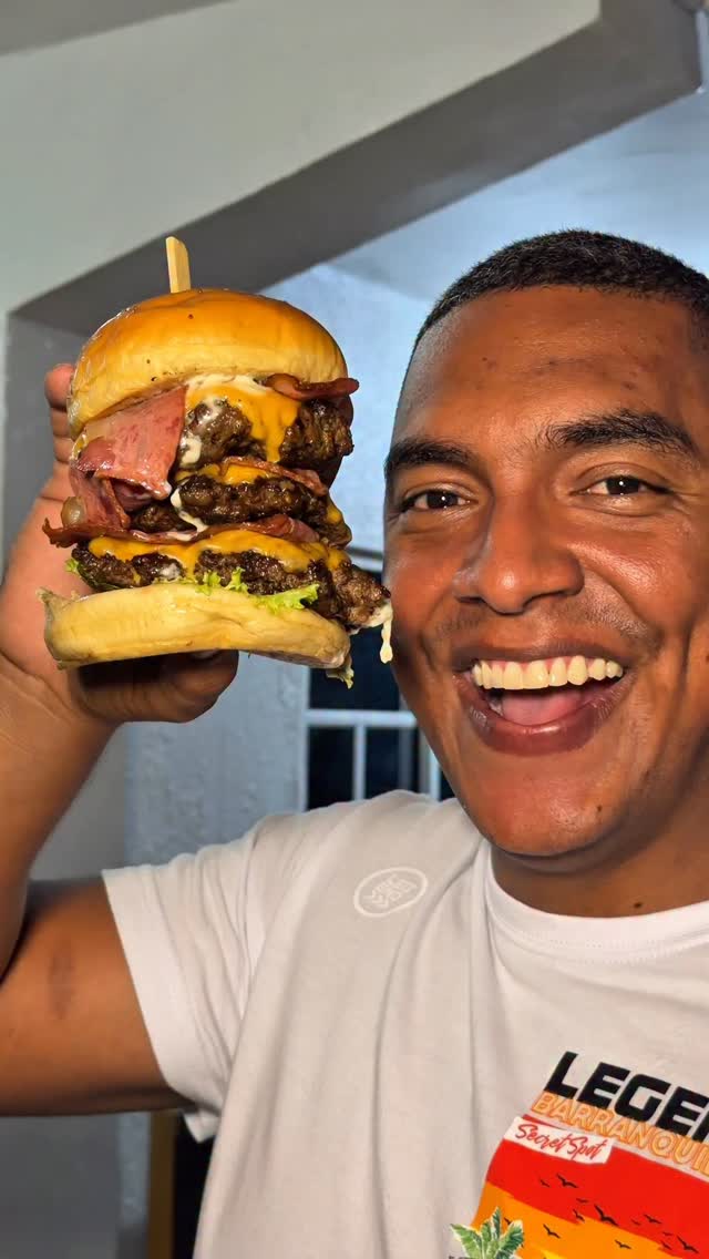 Hamburguesas de 3 pisos y con todo el power Puro talento de barrio y ...