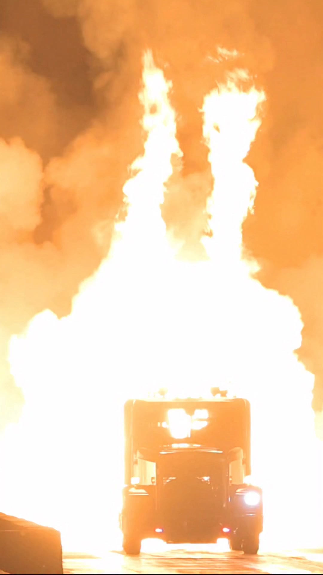 The Hell Fire Jet Semi burns down the wall at Darana Raceway