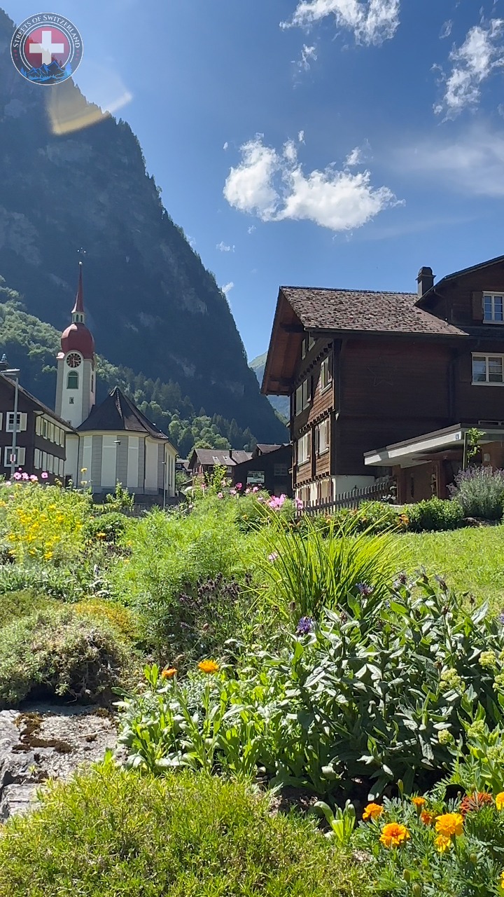 Isenthal – ein abgelegenes Tal im Kanton Uri, umgeben von steilen ...