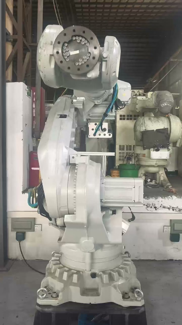 ABB IRB4600-40/2.55 with IRC5 controller: 40kg payload 2.55m reach