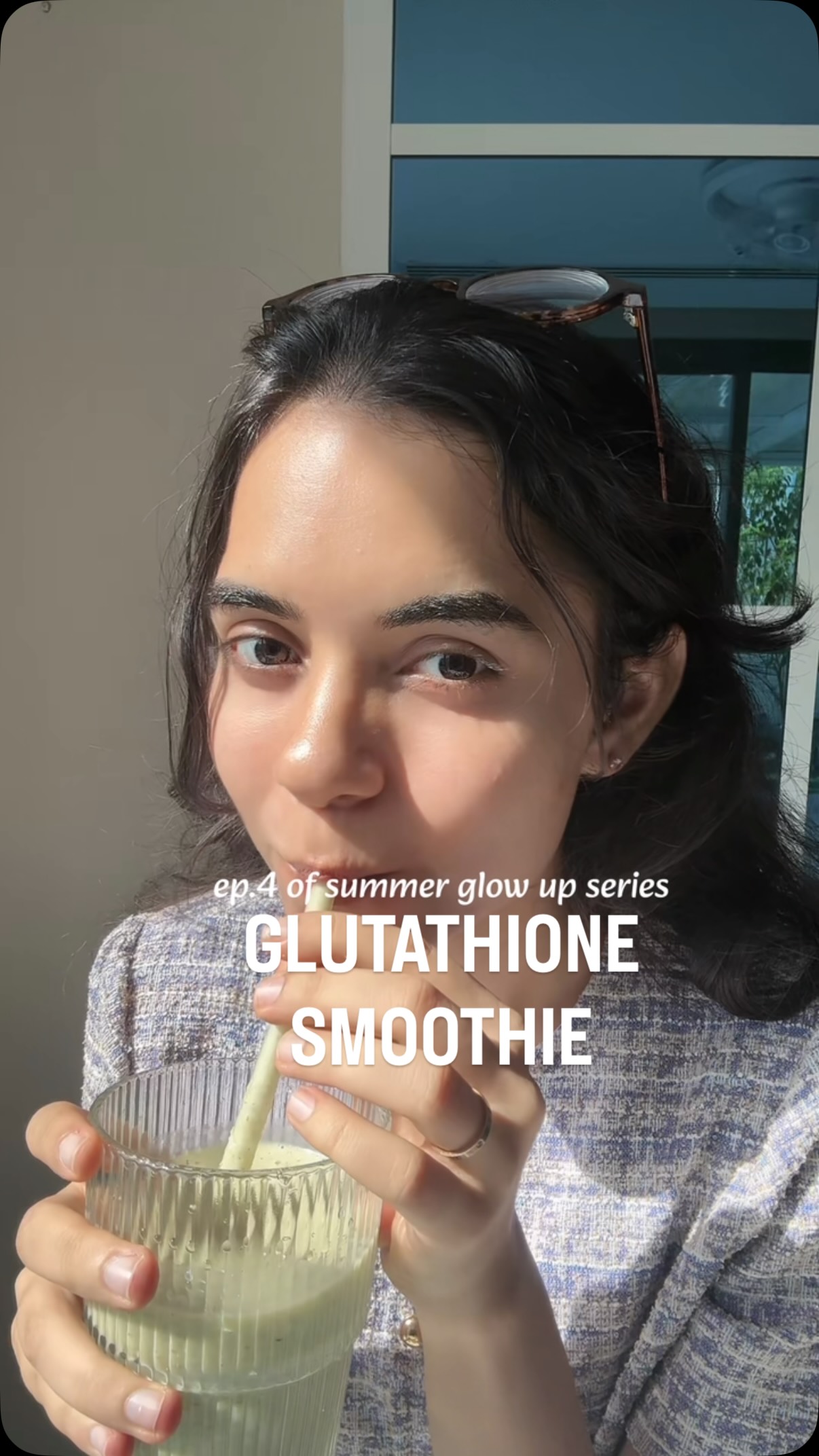 Glowing Skin + Healthy Hair Smoothie 🍓🫐 This one's a keeper. Simple, quick and packed with skin + hair-loving ingredients. Whether it's a post-workout refuel, an afternoon pick-me
