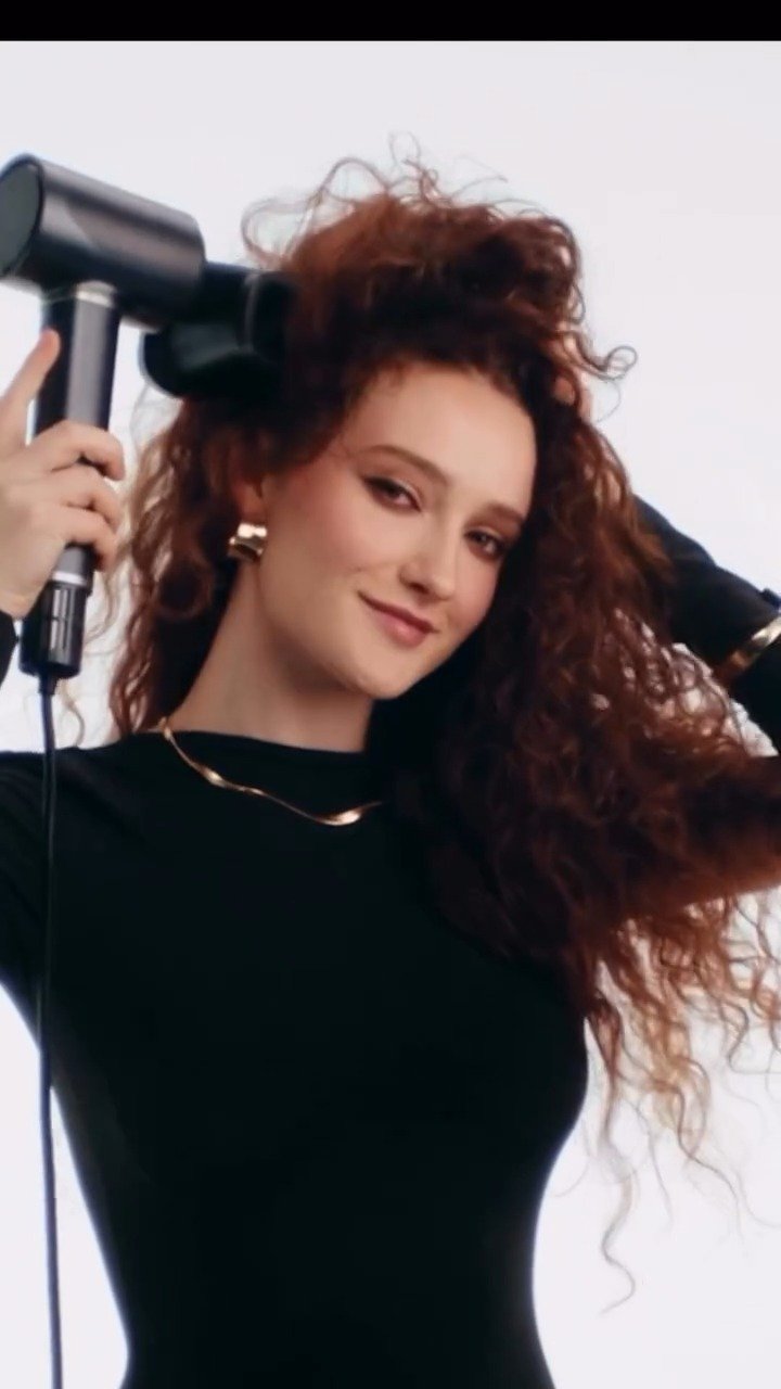 Technology that cares for your hair. The AENO HD5 listens to your
