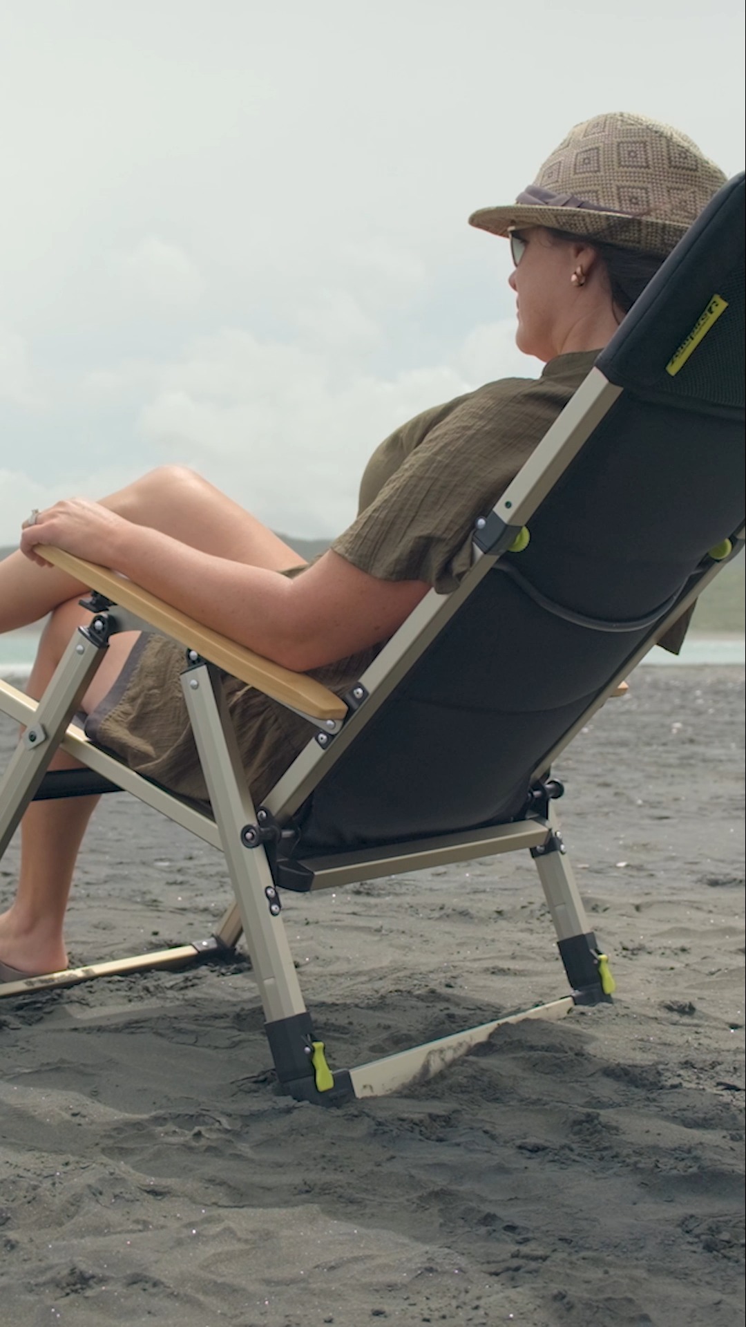 One chair. More ways to relax. From beach days to campsite