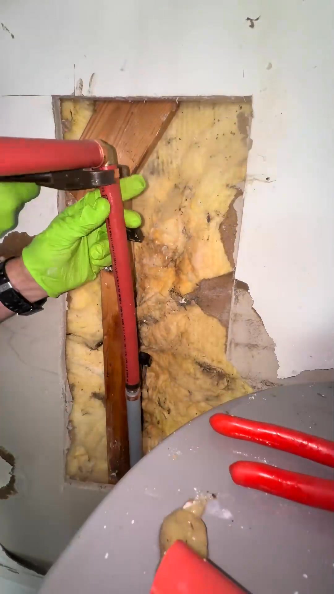 Repairing a Pinhole Leak on Poly pipe. _fix_001 #theconservativeplumber ...