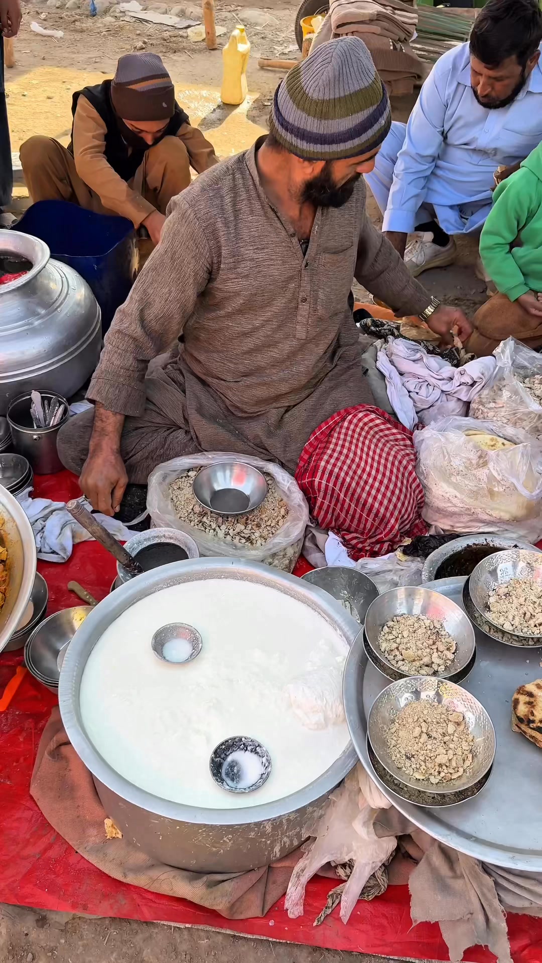 Traditional Desi Nashta | Saag Makai ki Roti | Ghulam Rasool Nashta at ...