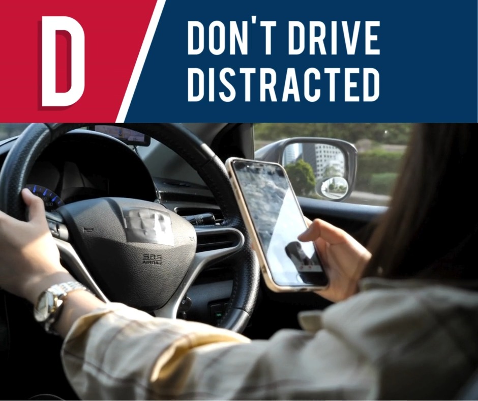 🚗 Driving safely requires your full attention! 🔴 Phones away! Lives ...