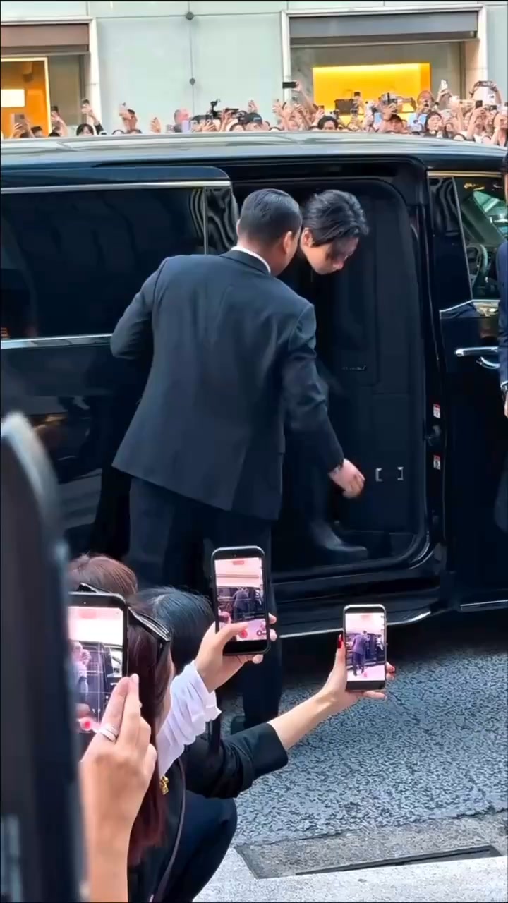 Jungkook's arrival at Hublot Ginza Tokyo Japan 🇯🇵 #JUNGKOOK