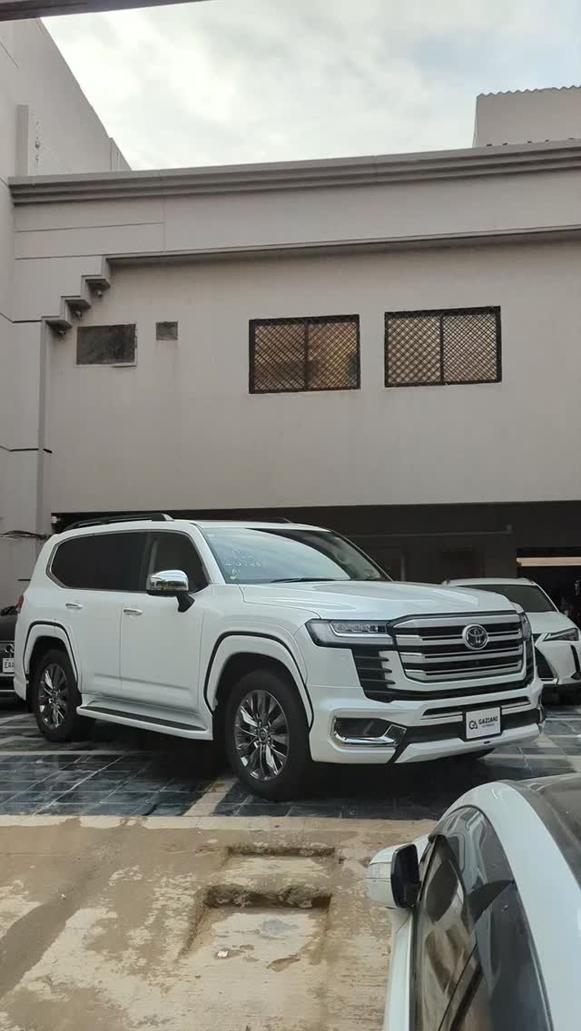 Toyota Land Cruiser ZX LC300 – 2023 Model 5A Grade Auction Report