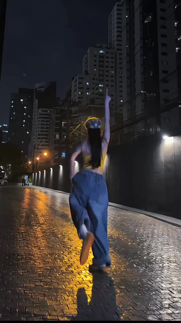 燈下 | Angier安琪 | Facebook