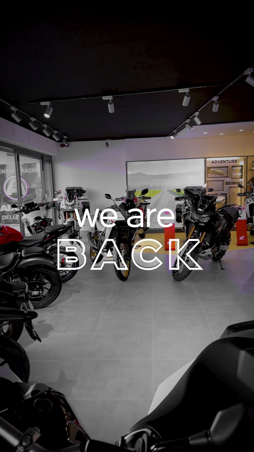 Honda CB125R 2025 - La naked sportiva perfetta per iniziare! PREZZO ...