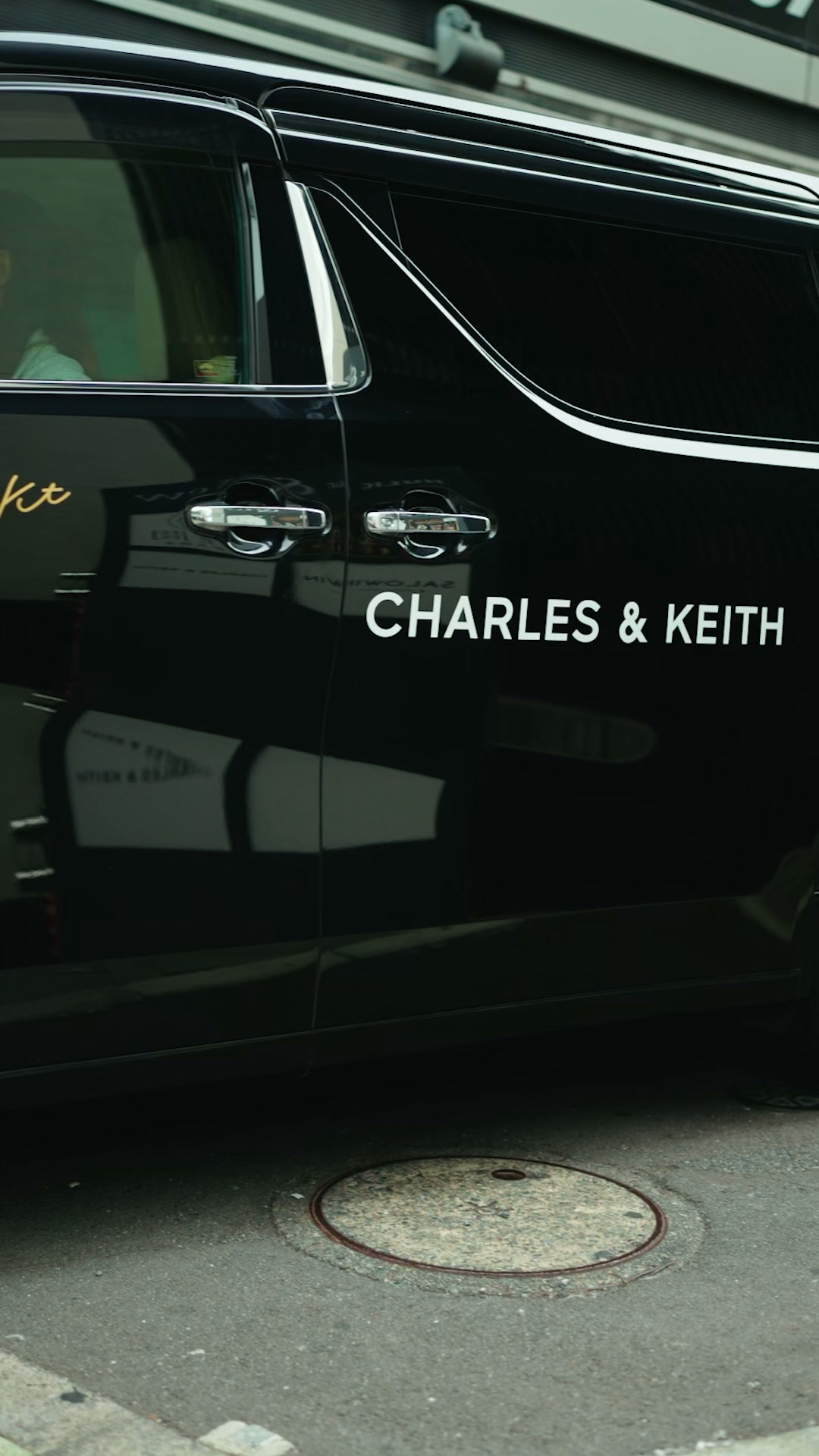 CHARLES & KEITH (@charleskeith.jp) • Facebook