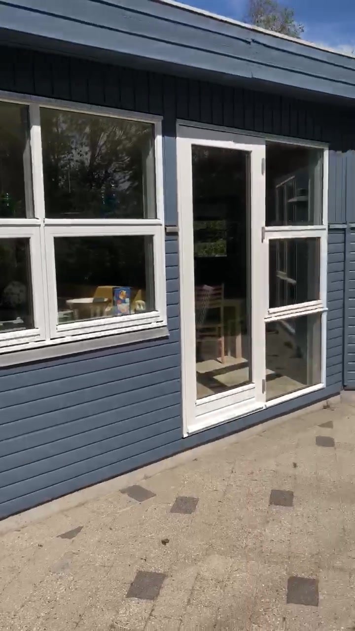 SOMMERHUS MALET Træfacader Vinduer Døre Udhæng Gavlpartier Vindskeder ...