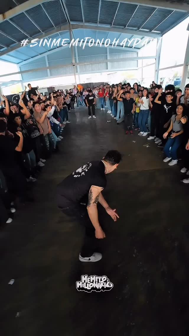 Los BAILARINES OFICIALES del SHOW de MEMITO saben poner el ambiente🔥💯 ...