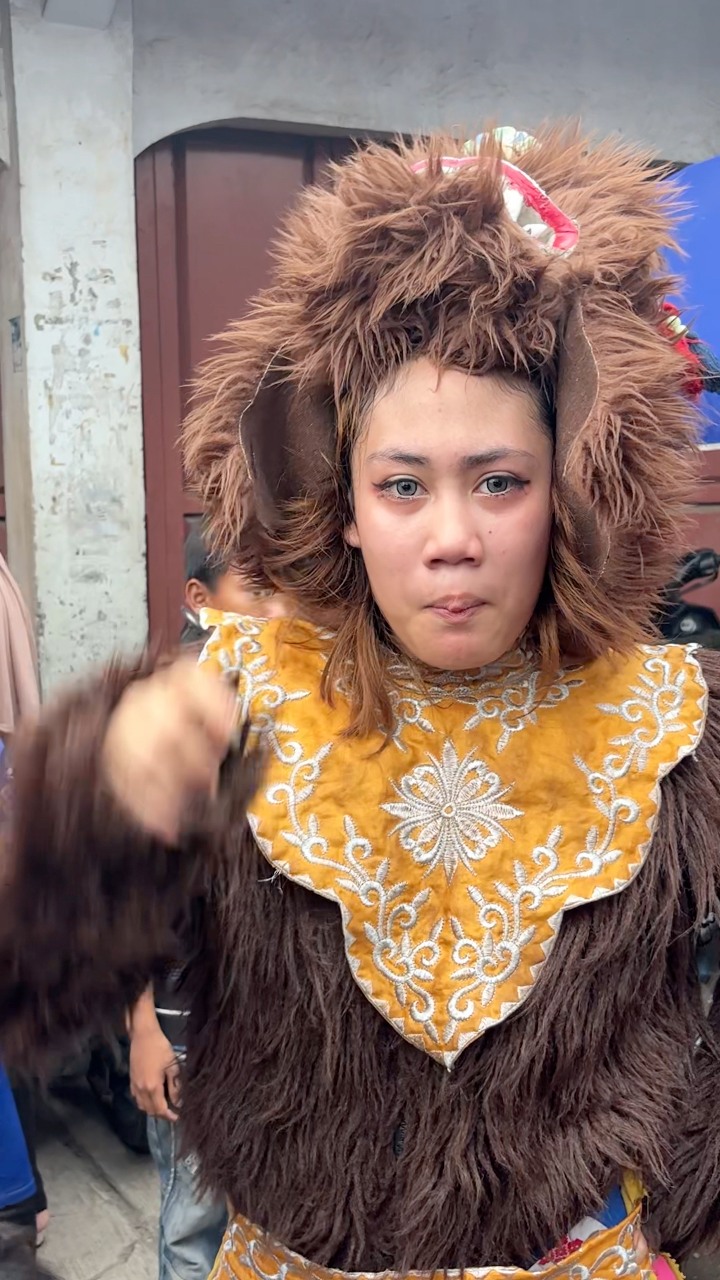 Reva bule saat pakai kostum hanoman #kesurupan #kalap #reels #ndadi # ...