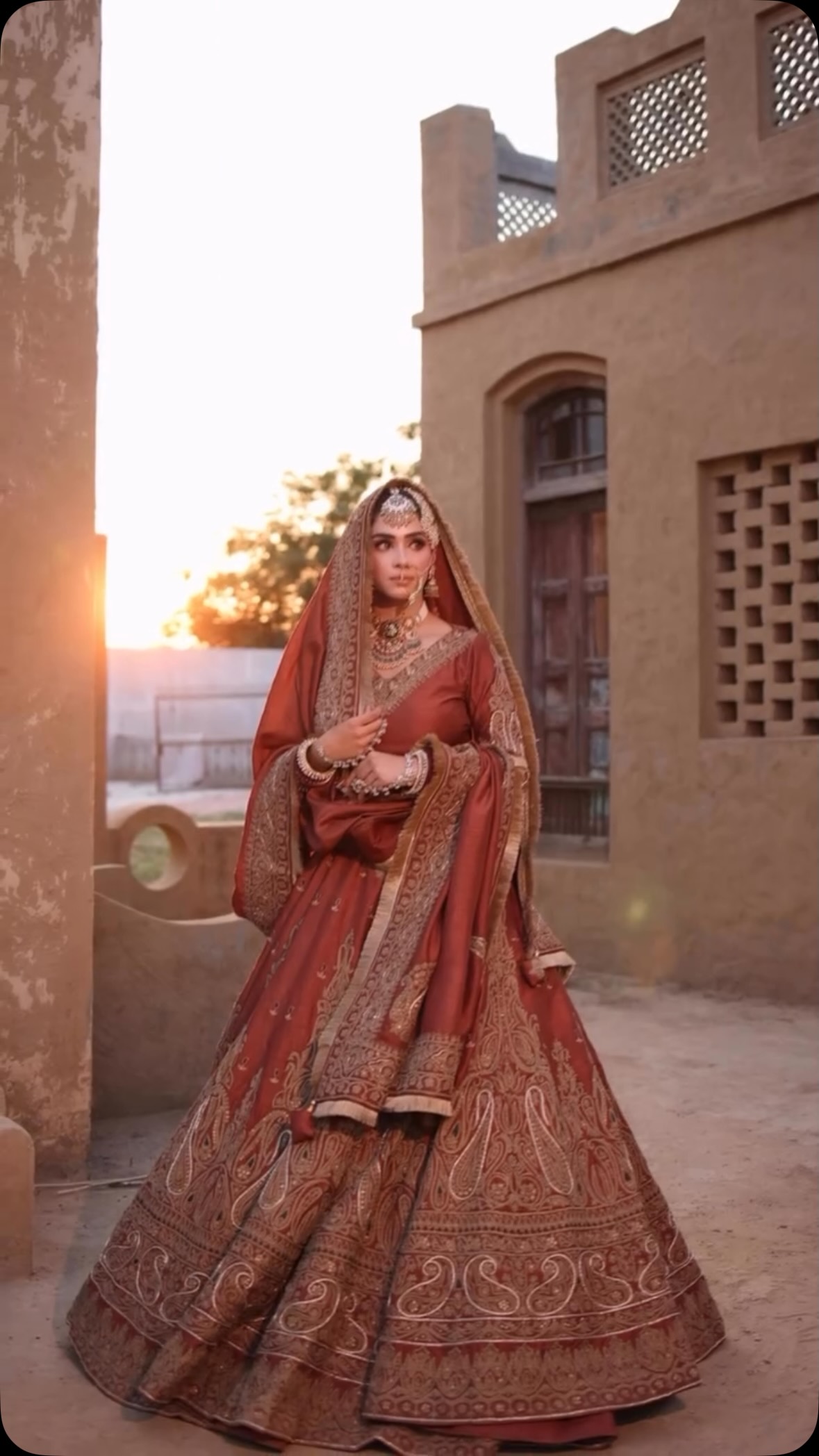 indian designer wedding dresses Bridal Lehenga Choli | Luxury Lehenga for Brides beautiful indian bride Mamma Mia Hens Blue SUMMERW26-ESSENTIAL creating a mesmerizing visual Size:US 52 Long / EU 62 Long