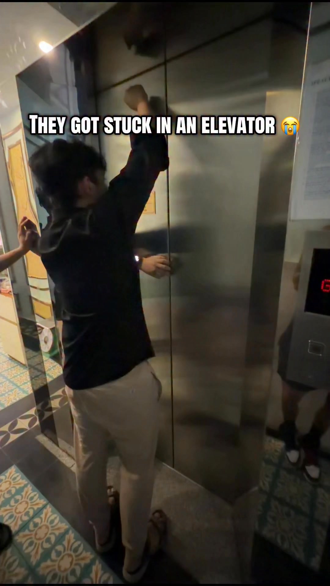 The elevator got stuck with people inside 🤯😭 #elevator #fear | Dakota ...