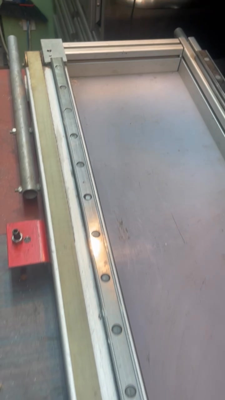 1 500 $CA • base de tour,CNC, tracks, rails,guide Peut servir à ...
