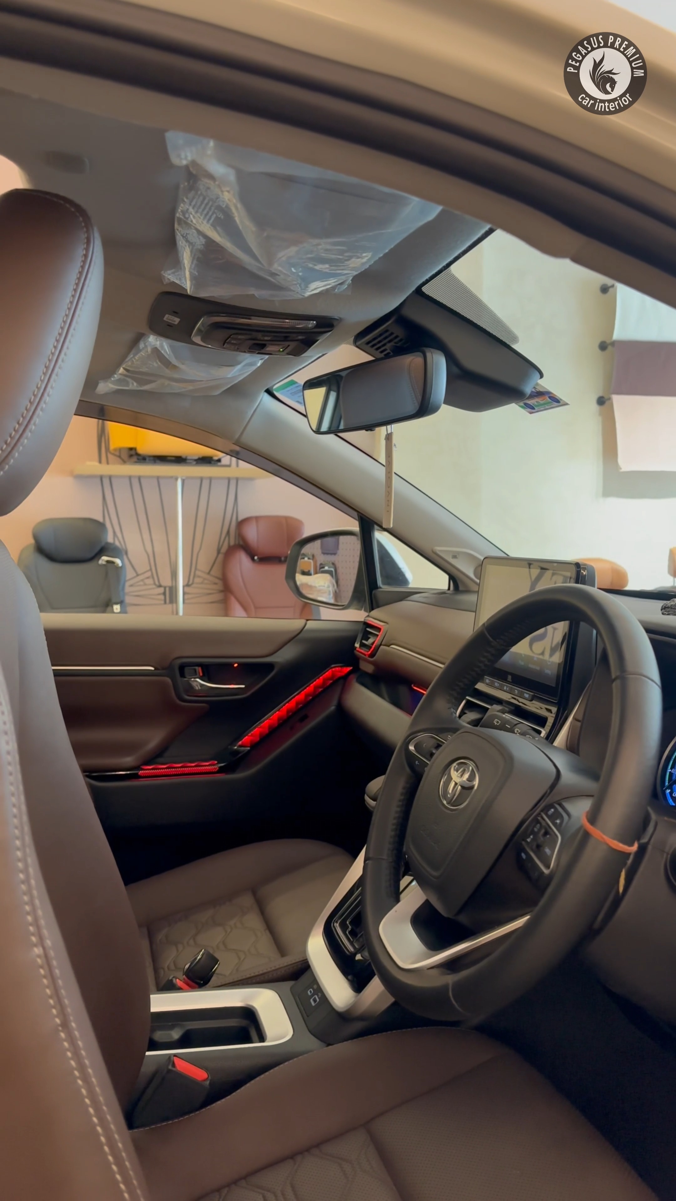 Toyota Hycross, now with a whole new attitude. 🔥 From premium