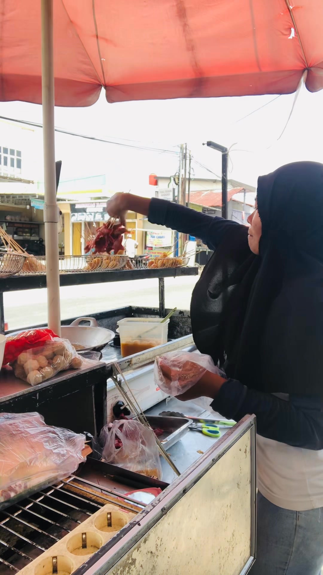 Kaget ada yang bilang aku jualan dideh | Dwie Briant Suga | Facebook