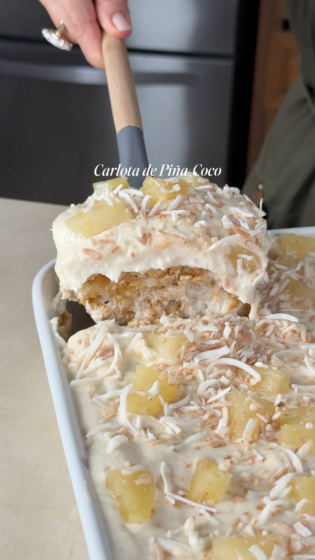 Carlota de piña colada🍍🥥 1 lata de leche evaporada 1 lata de leche ...