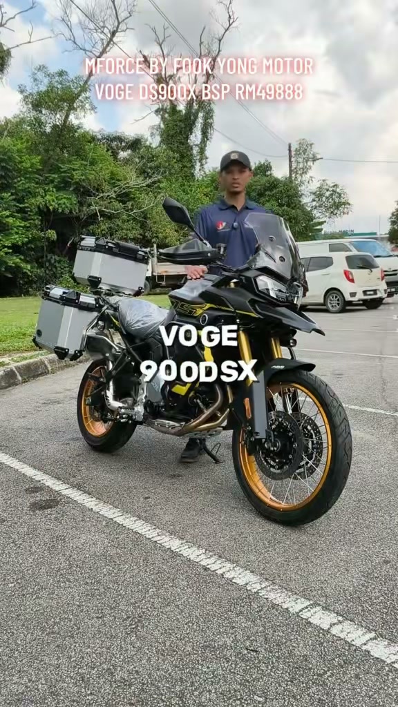 The Voge DS900X is a feature-packed adventure motorcycle powered