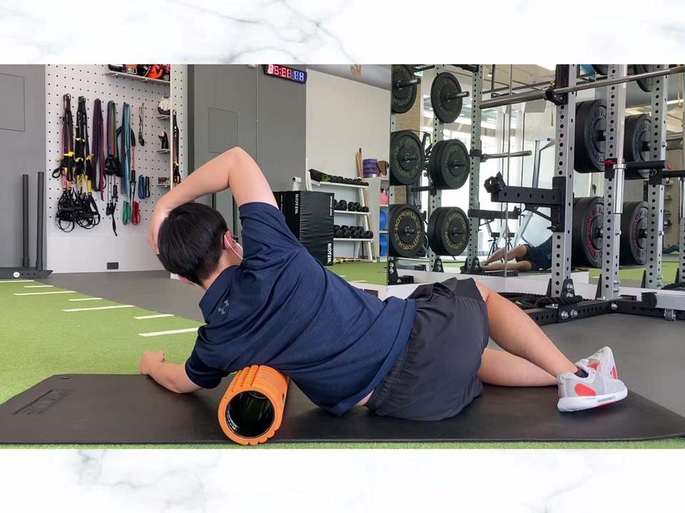 【我滾「闊背肌」給你看】 大腦理解，身體感受🧠 闊背肌是背部面積最大的肌肉，連接脊椎、手背、骨盆後側 也就是說，會影響軀幹、肩部、腰椎骨盆之間 ...