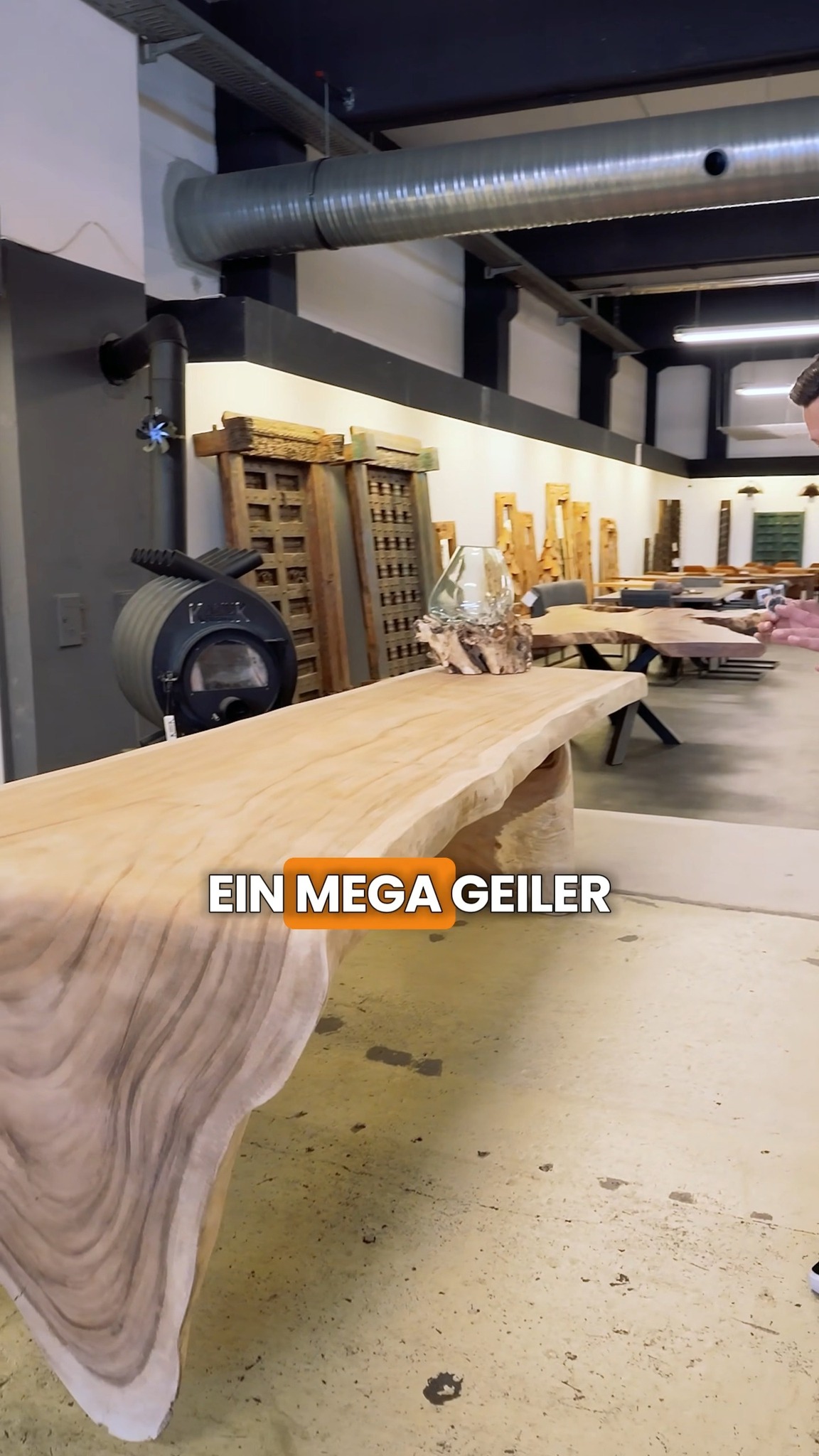 Neu eingetroffen: Suarholz-Tische aus Holland, Für Euch haben wir neue, besondere Tischplatten aus massivem Suarholz mitgebracht – jede davon ein echtes Unikat mit ihrer ganz eigenen Maserung, Form