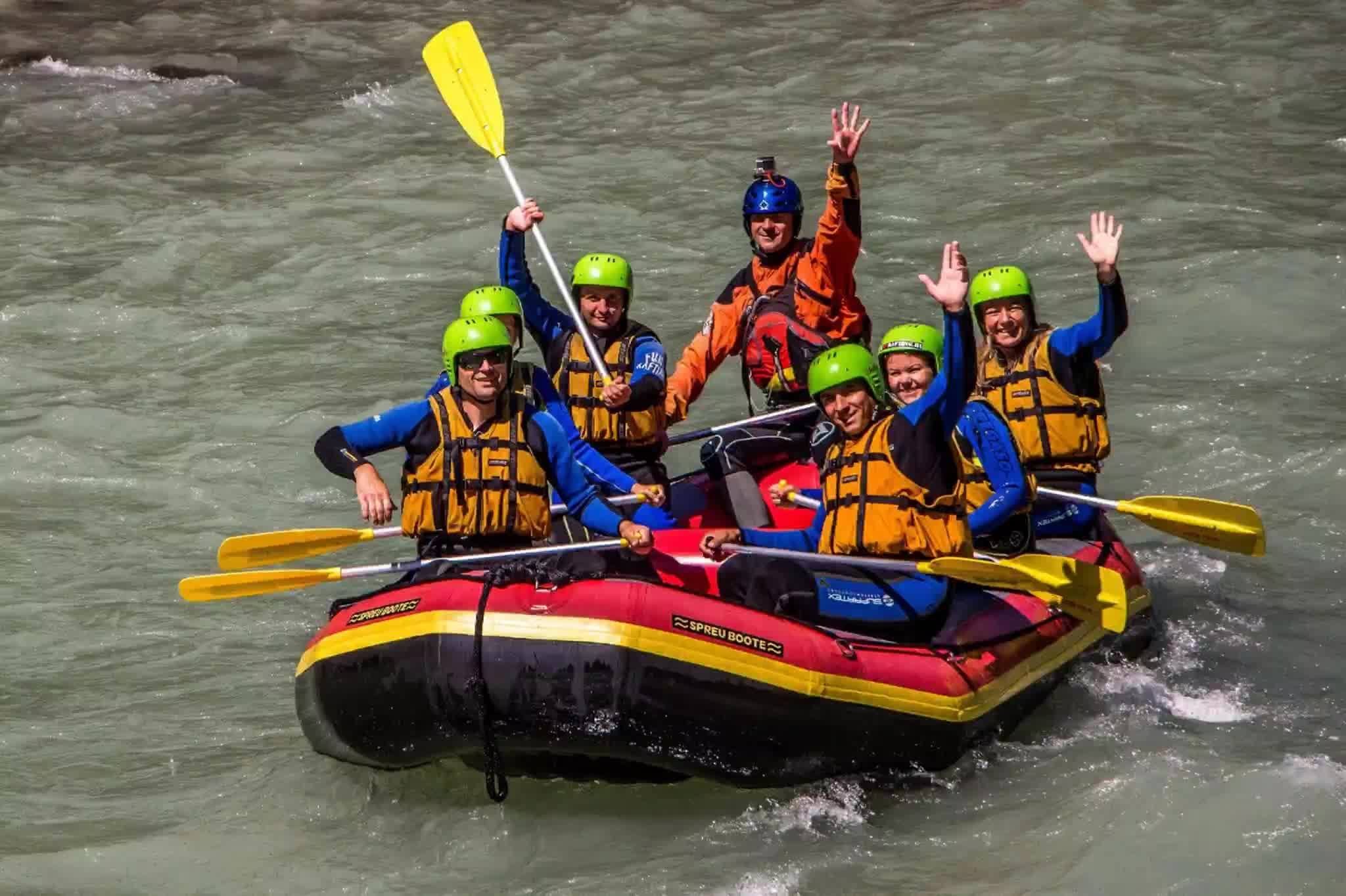 Nyaralj velünk: rafting, party, óriás bob, strand, viaferrata ...